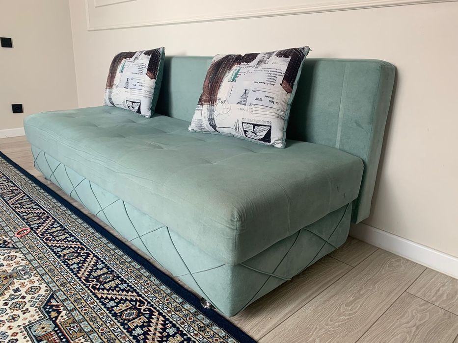 Продаётся диван.