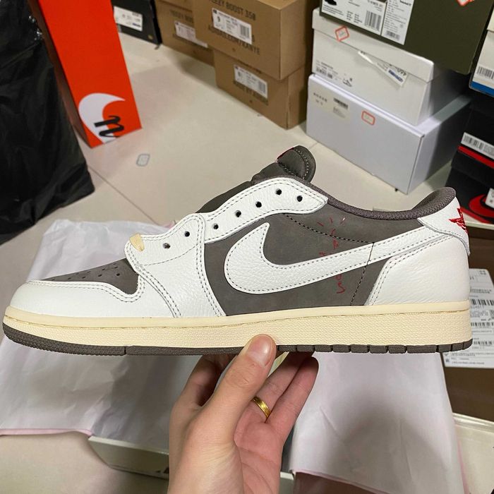 Jordan 1 reverse mocha low