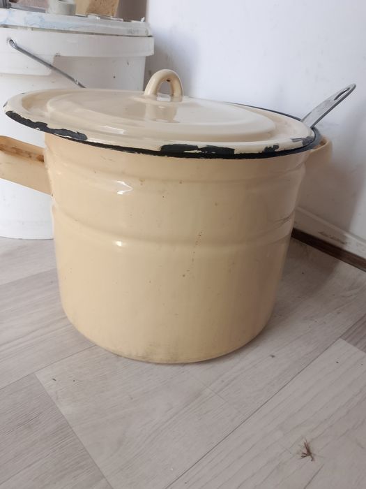 Срочно продам казан кастрюли