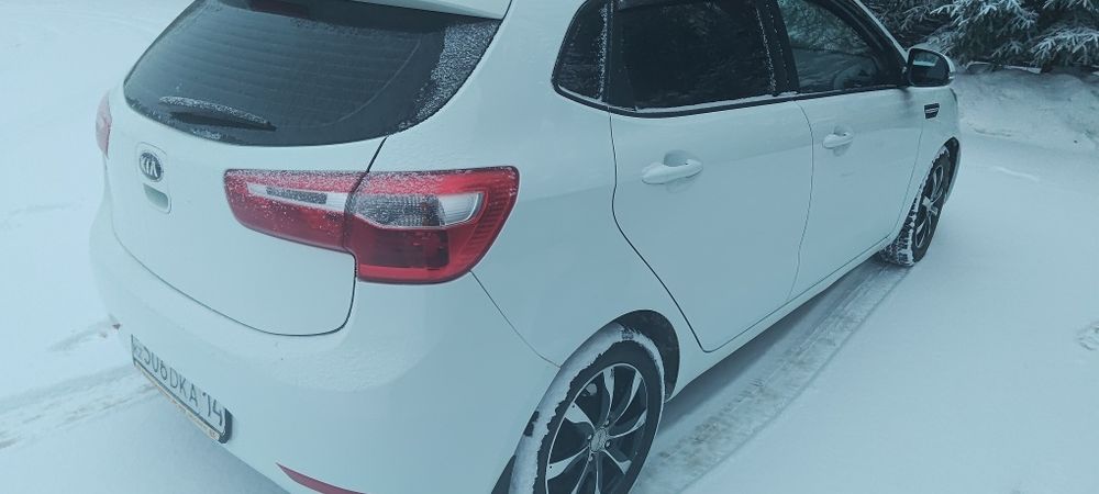 Продам Kia Rio хэтчбек 2014г