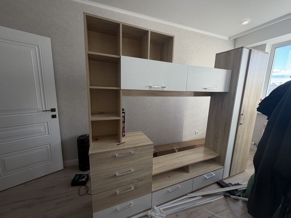 Продается шкаф очень удобный для одежды для книг