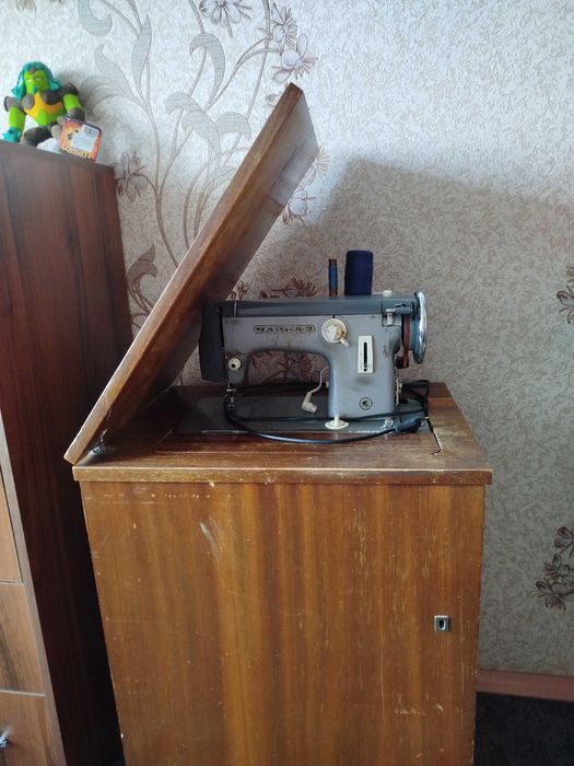 Швейная машинка Чайка