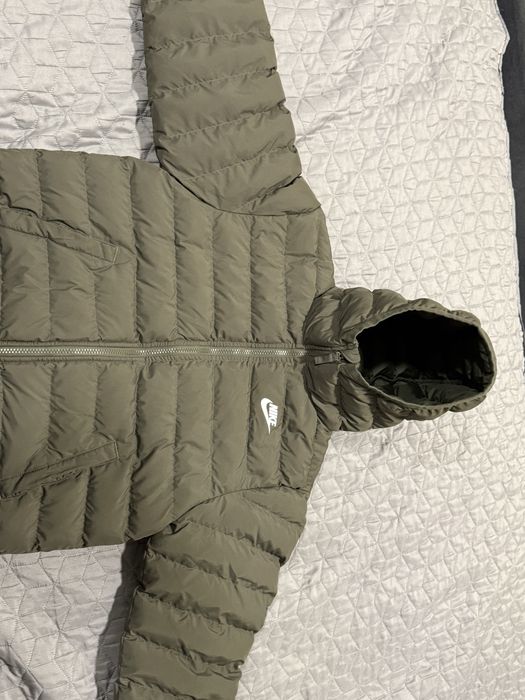 Продавам naik яке.