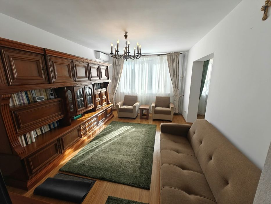 Închiriez apartament 4 camere pe blvd. Dacia