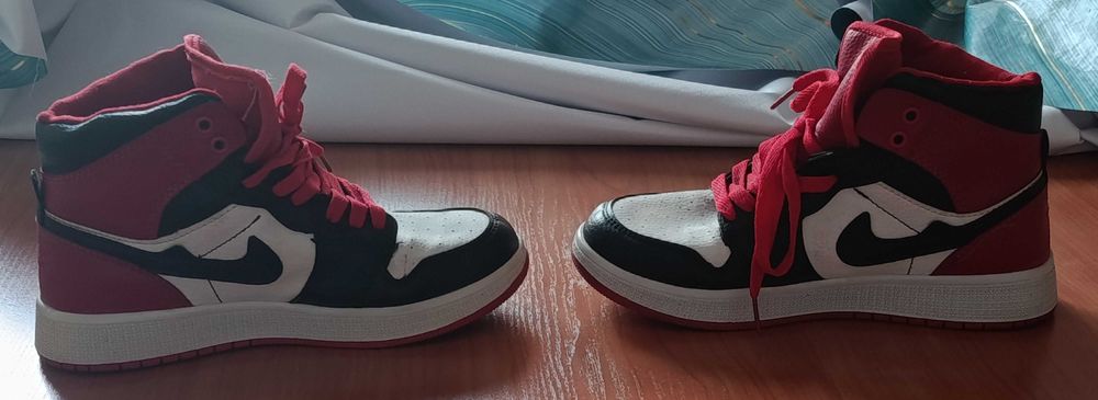 Спортивные кроссовки AIR