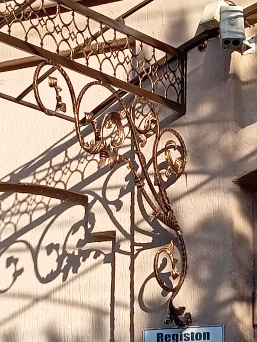 Покраска перил ремонт ворот