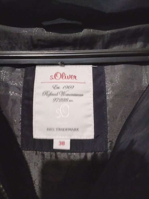 Дебела зимна шуба в син цвят.