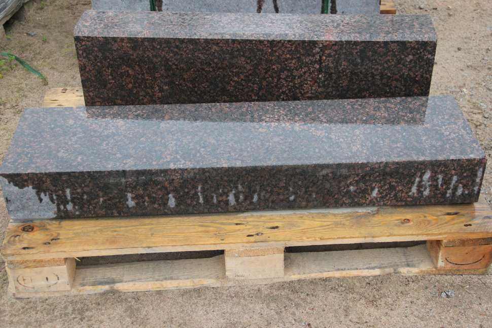 Гранитный поребрик и бордюр.
