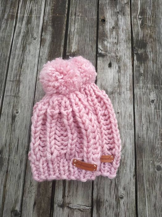 Шапки и шалове ръчно плетени