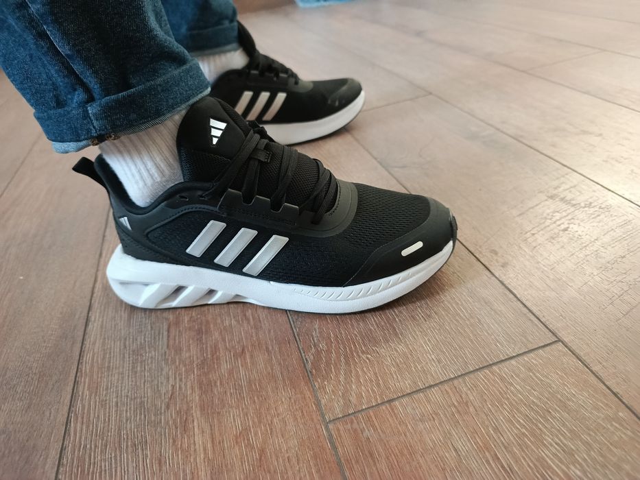 Кроссовки Adıdas