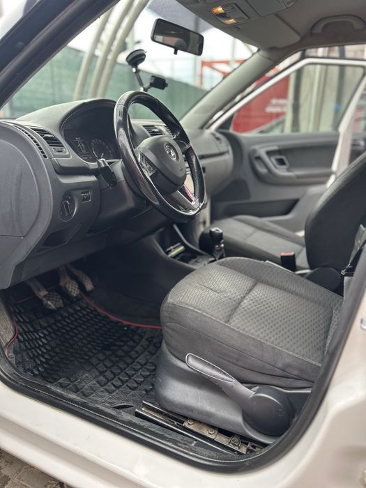 SKODA Fabia 2014 — imagine 4
