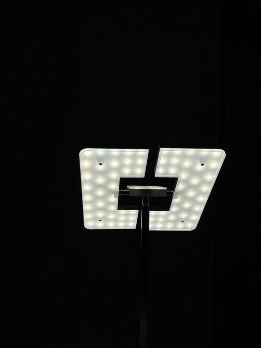 Настолна лампа (въртящи глави)