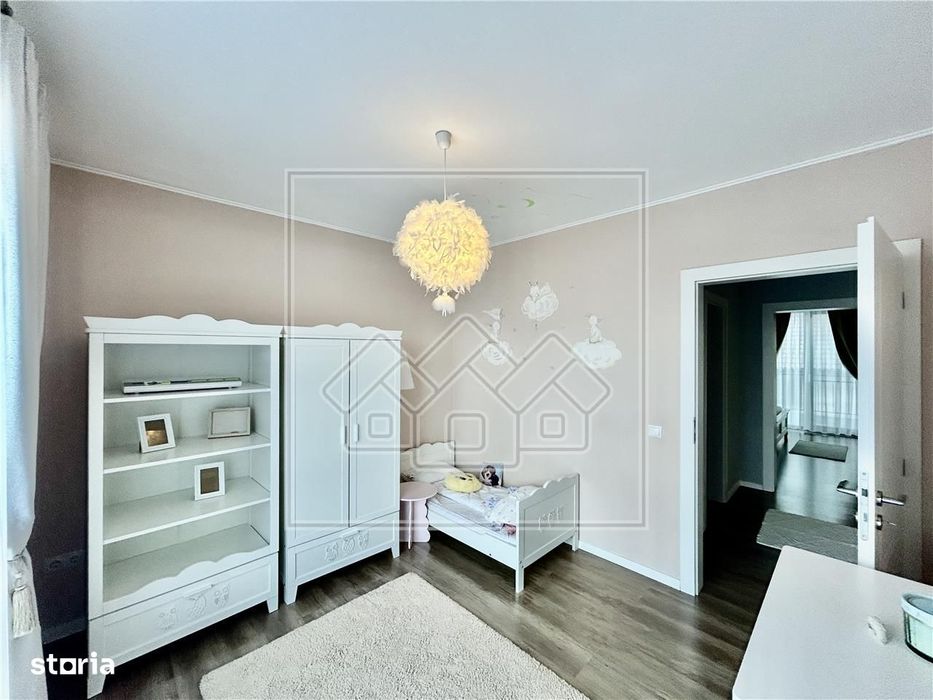 Apartament 3 camere, 77 mpu, terasa 20 mp, 2 locuri parcare, zona buna