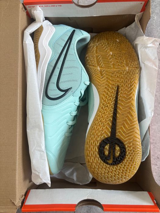 Nike маратонки футбол 43