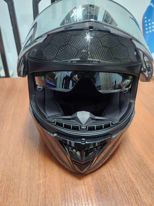 CARBON ILM 861C holati yangi