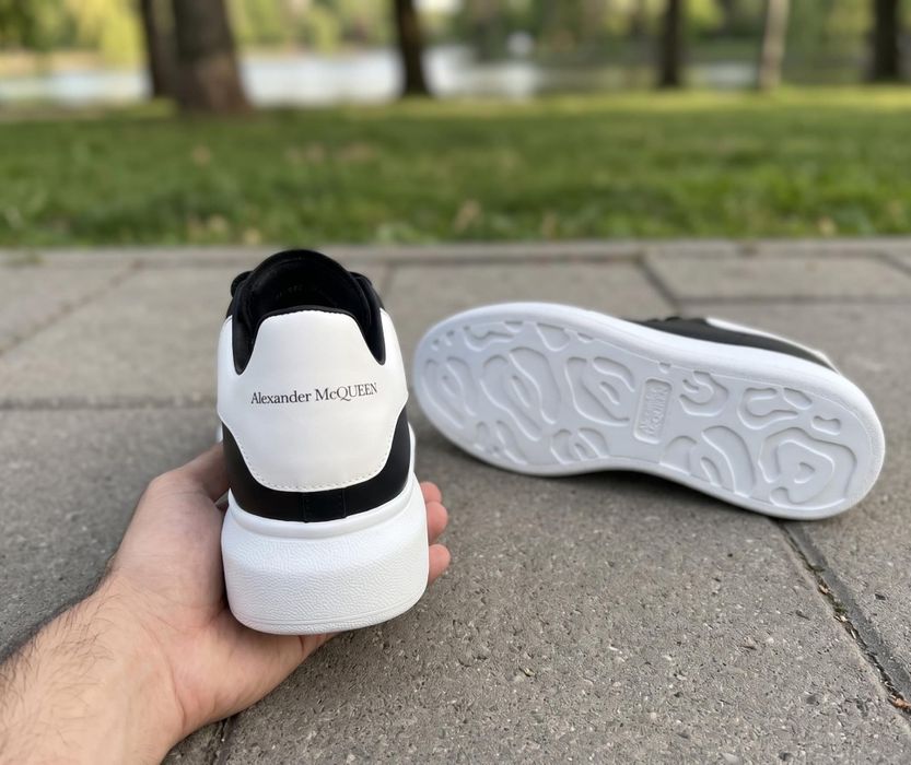 Adidasi Alexander McQueen Negru Alb - Unisex