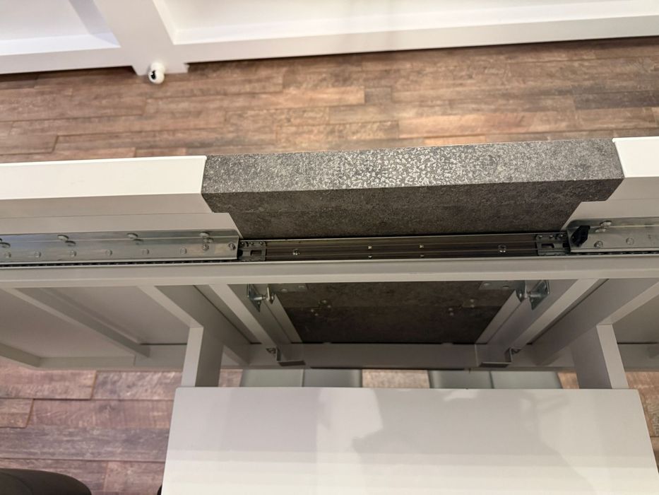 Masa dining cu scaune