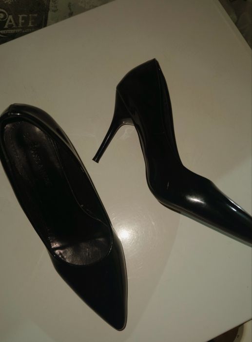 Каблуки черные в отличном состоянии