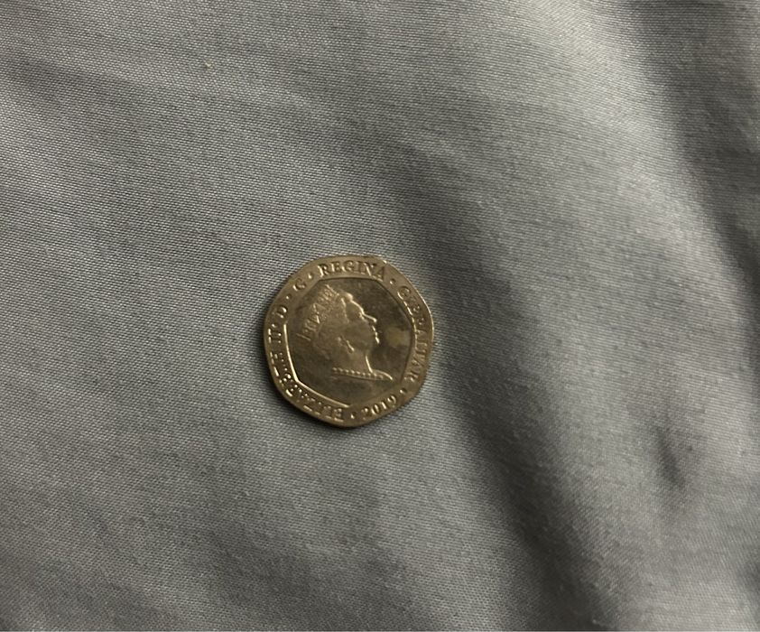 монета Елизаветы 2