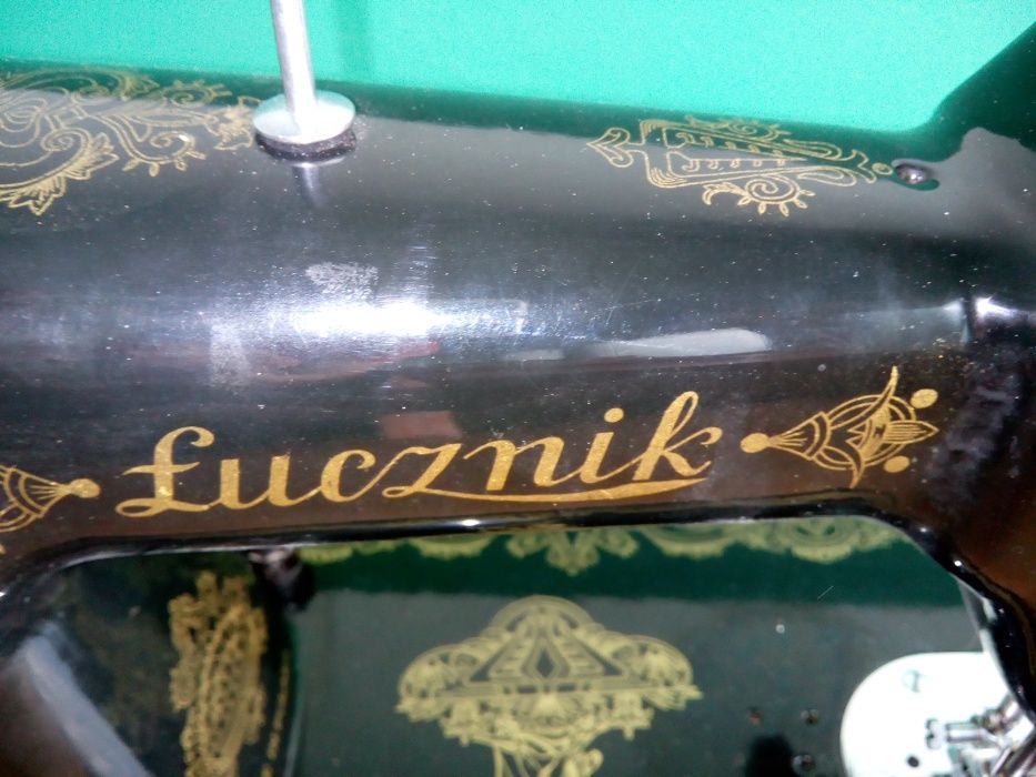 Старинна шевна машина Лучник крачна неработеща