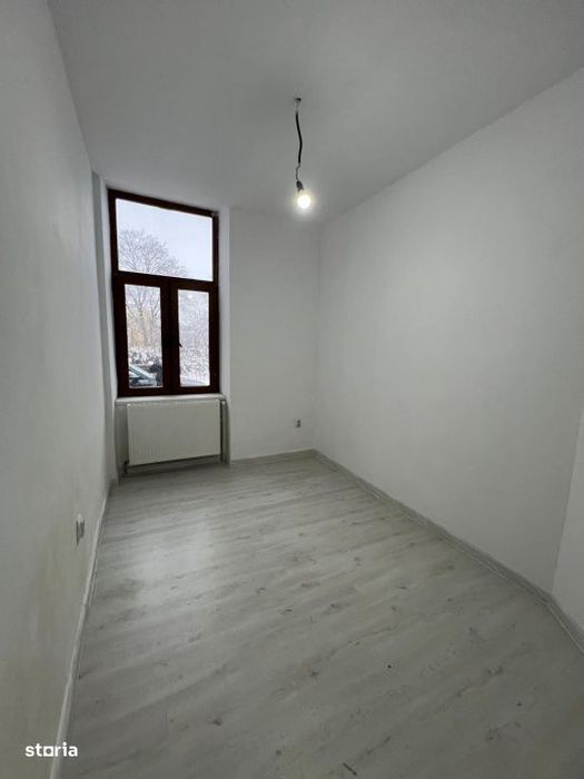 Spatiu birou / activitati individuale – ultracentral, Dej