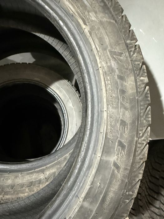 Продам резину 2 штуки за 20.000