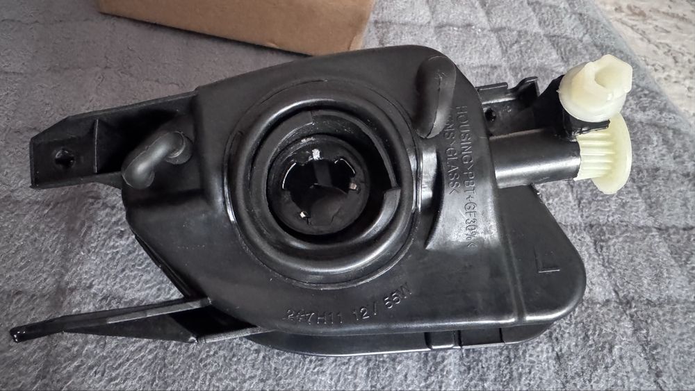 Продам противотуманку левую на мерседес w211