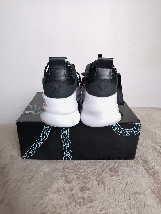 Versace chain reaction