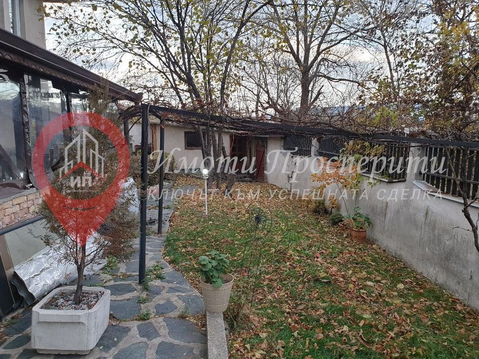 Къща в Перник-Център площ 200 цена 260000