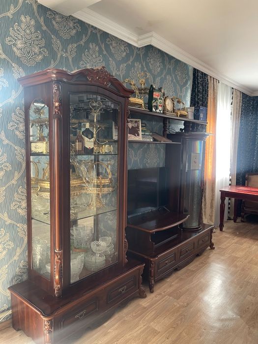 Продам горку в гостиную