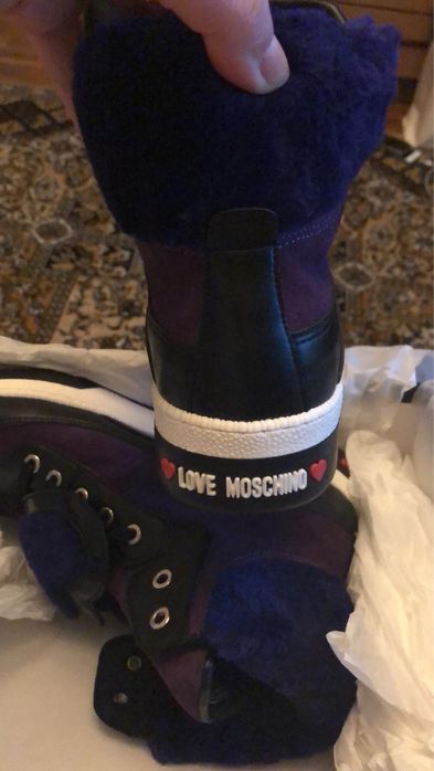 Чисто нови оригинални кецове Moschino – директно от Италия!