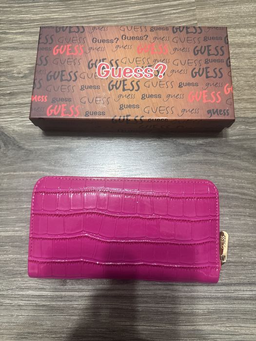 Portofel Guess roz siclam