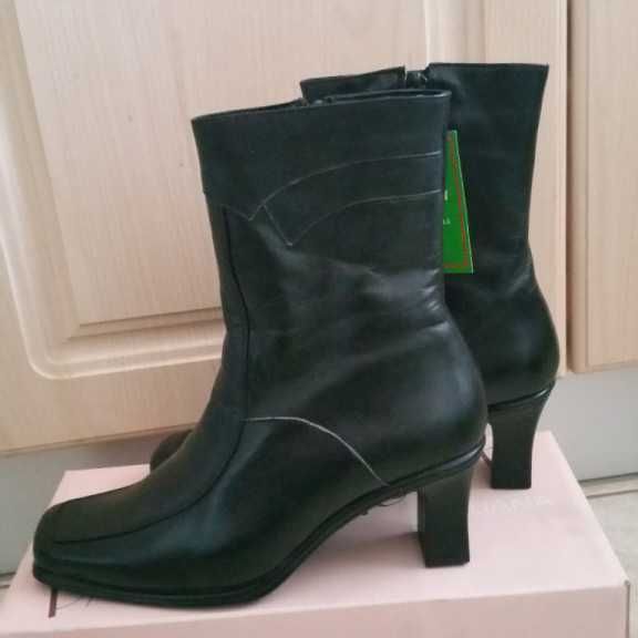 Cizme noi- imblanite marimea 36 REDUCERE