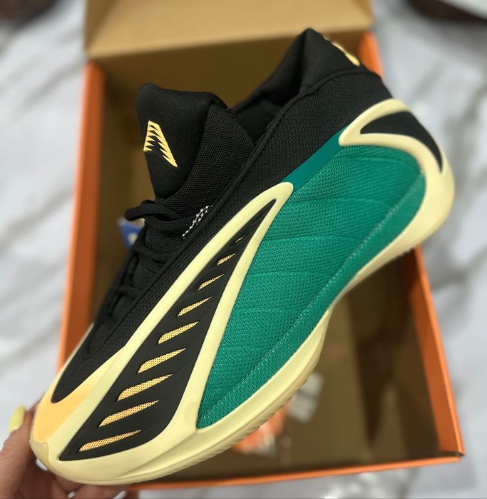 Продам кросовки баскетбольные Adidas оригинал