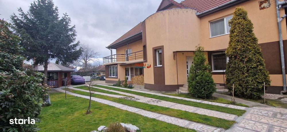 Casa cu 912mp teren 5 camere strada asfaltata