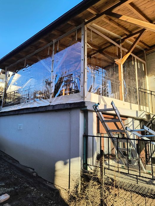 Ветроупорни завеси за навеси