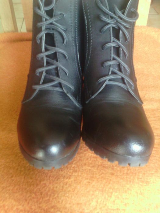 Елегантни боти на висок ток