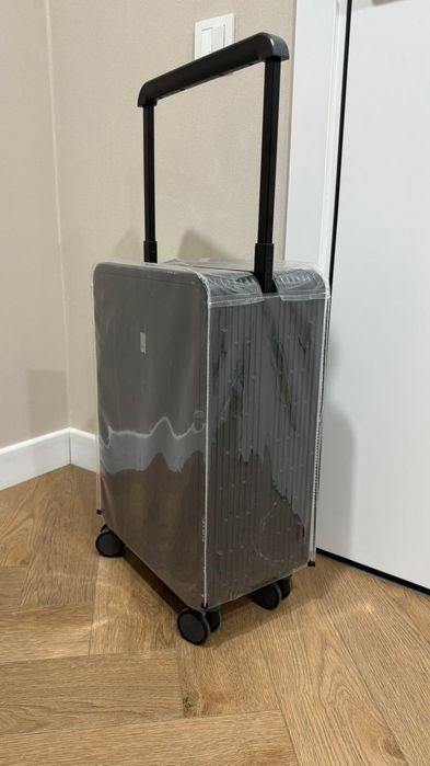 Чемодан красивый