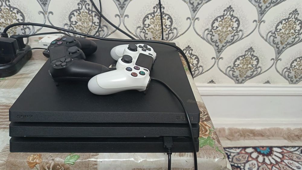 Ps 4 pro 1 trbli