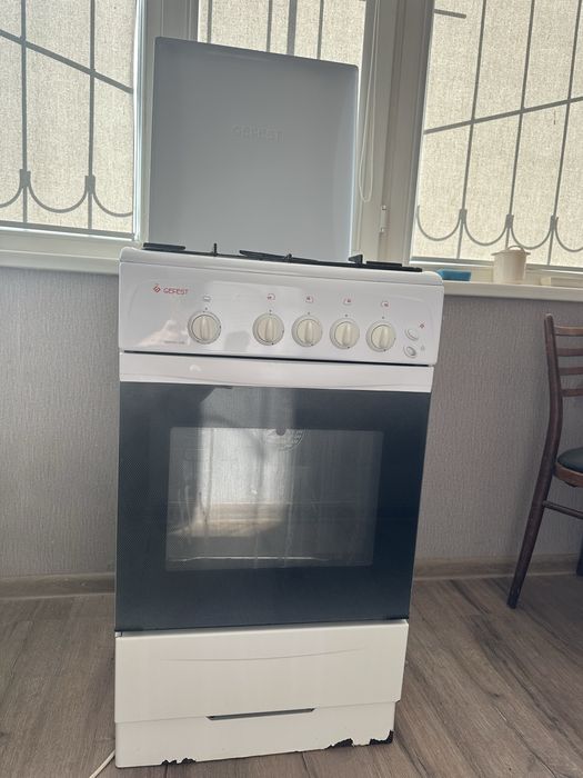 Продается газ плита.10000.самовывоз.