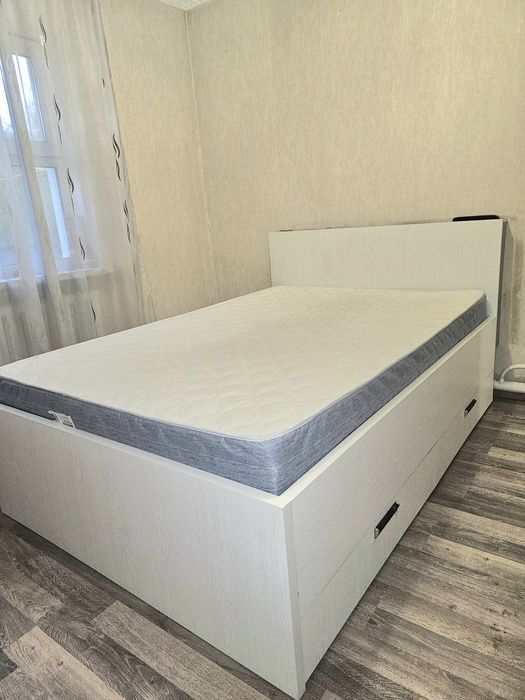 Продам кровать с матрасом 140×200