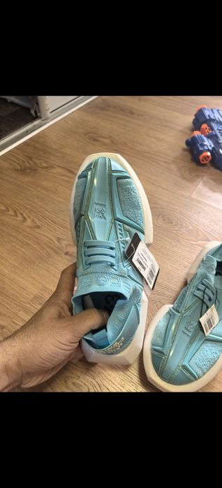 продам кроссовки