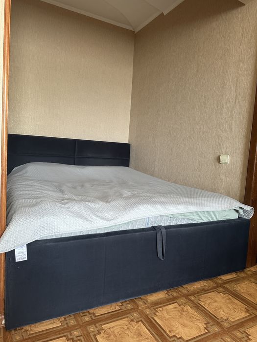 Продам кровать с матрасом