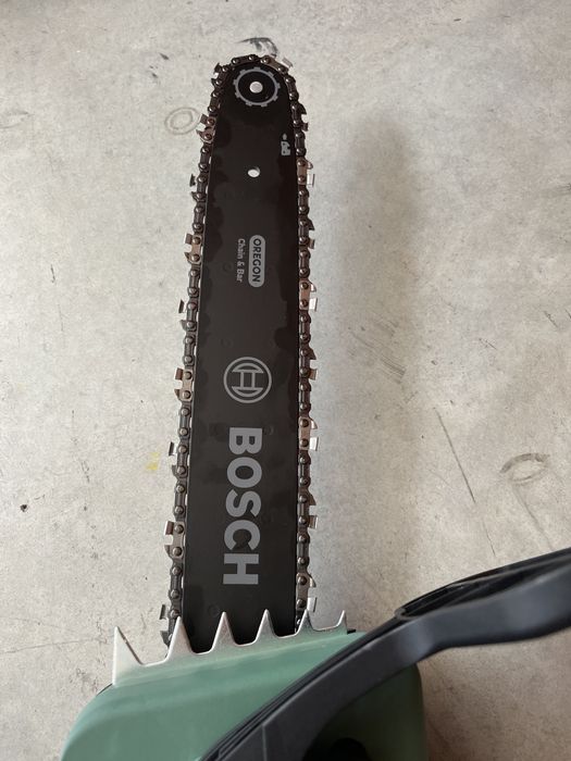 Fierastrau cu lant BOSCH Universal Chain 35