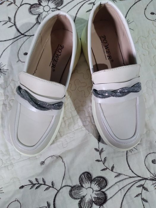 Qarshida, Oyoqkiyim kiyilgan 50 000