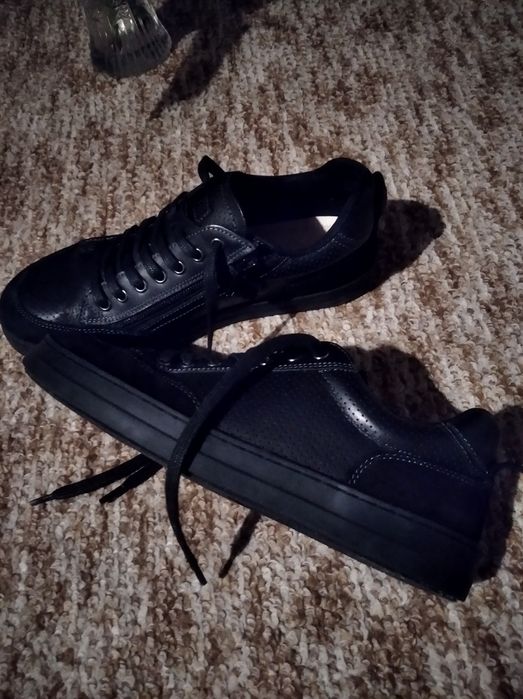 Нови обувки н.37 обувани само за бал само за10лв.