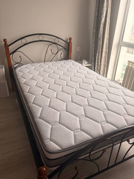Кровать с ортопедическим матрасом