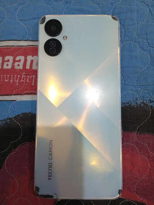 Продаю телефон tecno camon 19