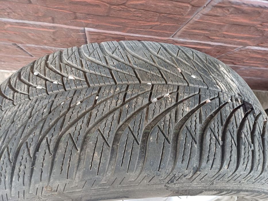 Продам зимние шины с дисками