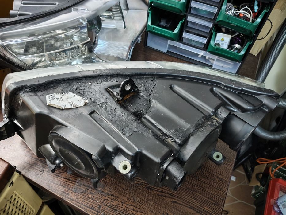 Far dreapta bixenon adaptiv Skoda Superb 2